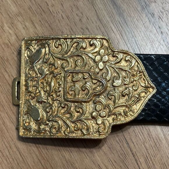 VTG. ACCESSOCRAFT‎ WOMENS GOLDTONE ORNATE WIDE BELT BUCKLE 7.75X2.75\